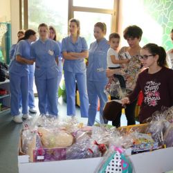 image-e245a6f33ac1a1e4f733813e767a552cc3355ad2897abb3cd7fc27bb4edccace-V